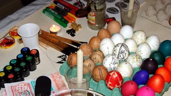 Цех по покраске пасхальных яиц возрождает старые традиции
