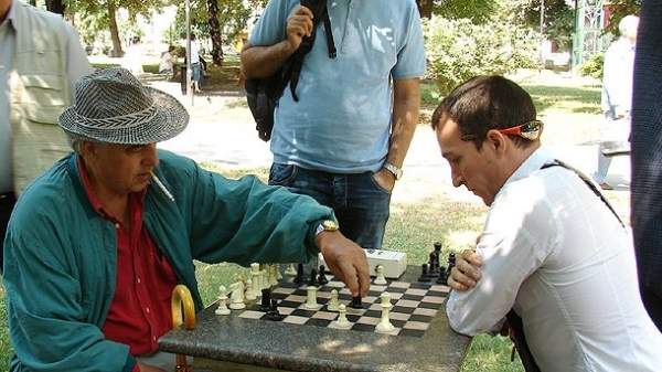 В гостях у софийских любителей шахмат, утверждающих, что это – космическая игра