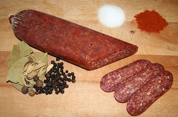 Болгары хранят многовековые традиции в приготовлении мясных деликатесов