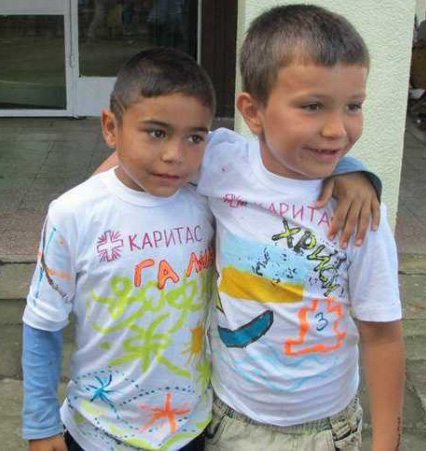 Организация «Каритас» отправляет в школы волонтеров для обучения детей беженцев болгарскому языку
