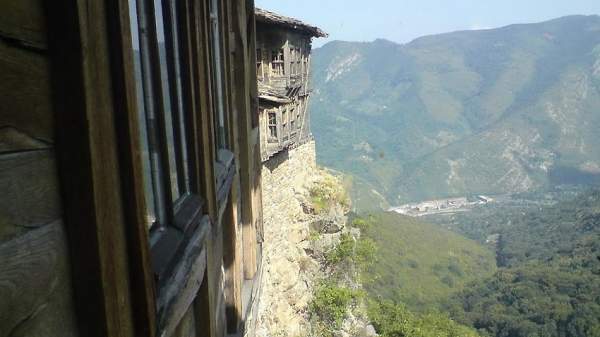 Монастыри центральной части гор Стара-Планина – очарование природы и богатство истории