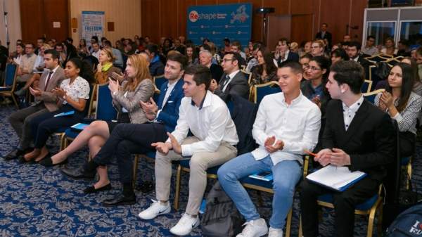 Студенты моделируют Болгарию, но без коррупции, закостеневшего образования и больного здравоохранения