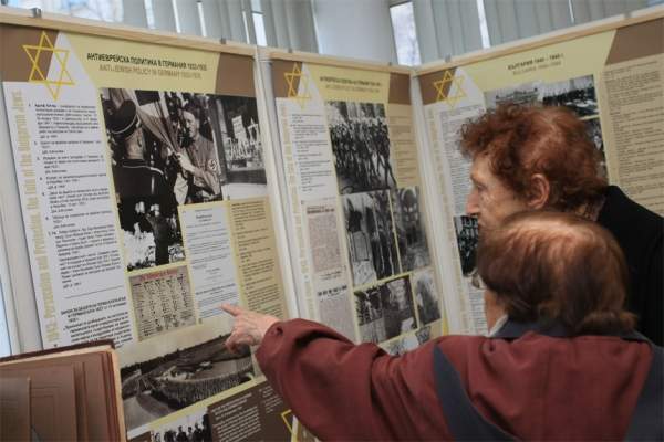 Государственный архив впервые представил выставку, посвященную болгарам, способствавшим спасению болгарских евреев