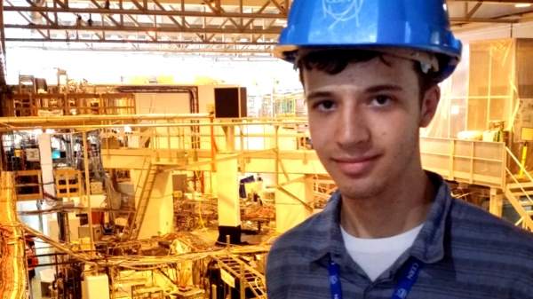 17-летний Звездин Бесарабов: Люди должны развивать свою креативность, все остальное по силам и машинам