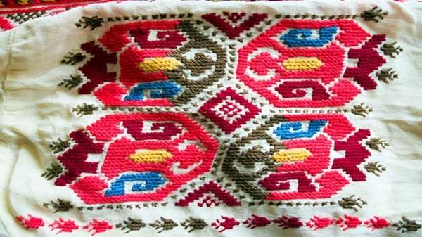 Фестиваль в Белославе возрождает магию болгарской вышивки