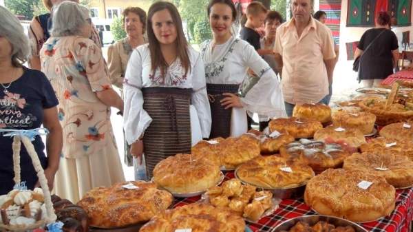 В селе Шишковци болгары, сербы и македонцы собираются за общей балканской трапезой