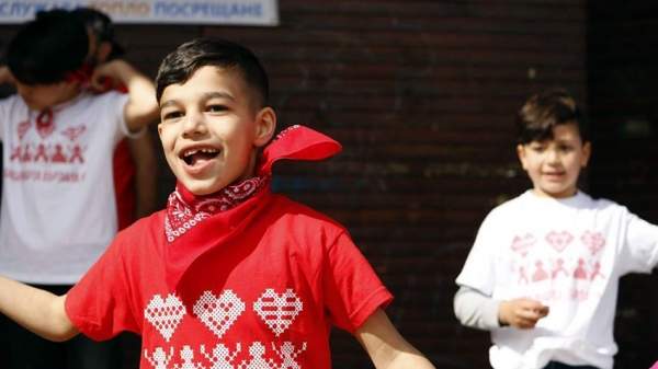 Забавный марафон связывает болгарские традиции и спорт с солидарностью, толерантностью и равенством