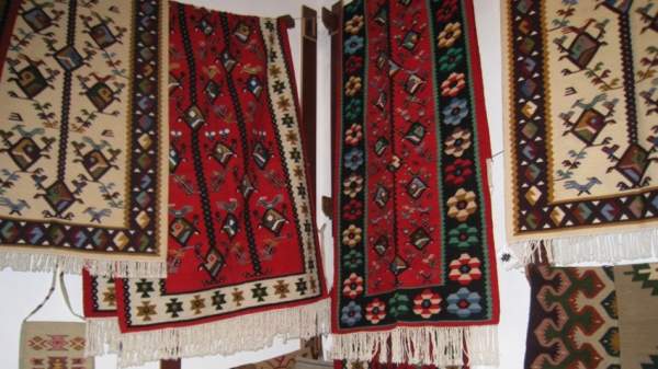 Голландский коллекционер представляет на выставке в Велико-Тырново более 100 ковров