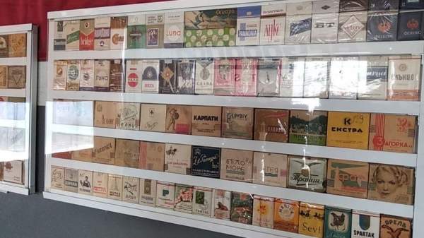 Самый крупный коллекционер болгарских сигаретных пачек намерен открыть музей