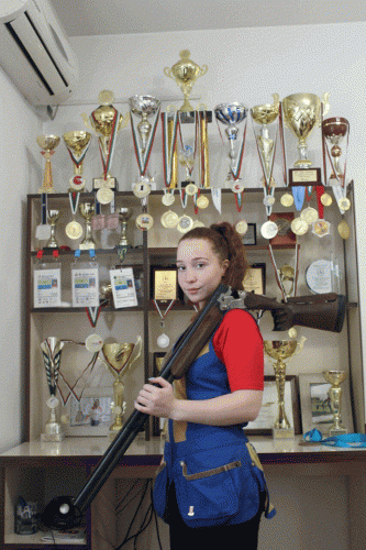 Селин Али – чемпионка мира по стендовой стрельбе в „Трапе“ среди девушек