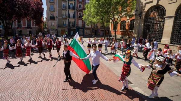 Сыби Атипов: Эмигранты вернутся, когда Болгария догонит более развитые страны