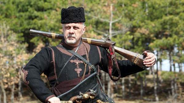 Хранителем традиций 2019 года назван колоритный мастер старинных мужских костюмов Иван Горбач