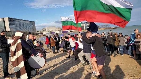 Когда над озером Мичиган в США поднялся болгарский флаг