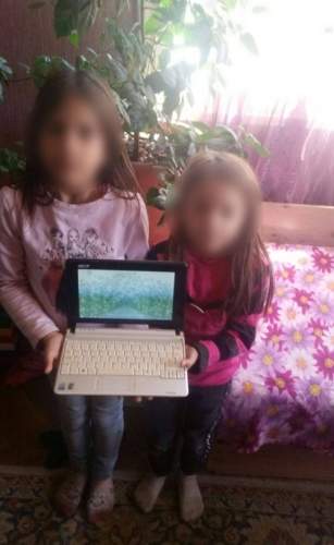 Фотограф Васил Николов ремонтирует компьютеры и дарит их нуждающимся детям