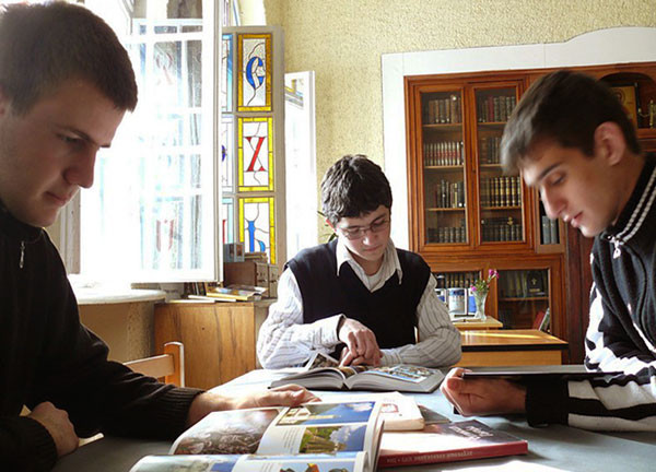 Дети из болгарских диаспор могут учиться в духовных семинариях в Софии и Пловдиве