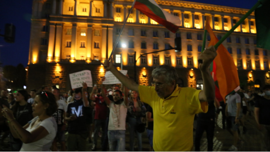 https://in-bulgaria.online/images/2020-07/1594410170_Eskalaciya-napryazhennosti-v-centre-Sofii-na-akciyah-protesta.jpg