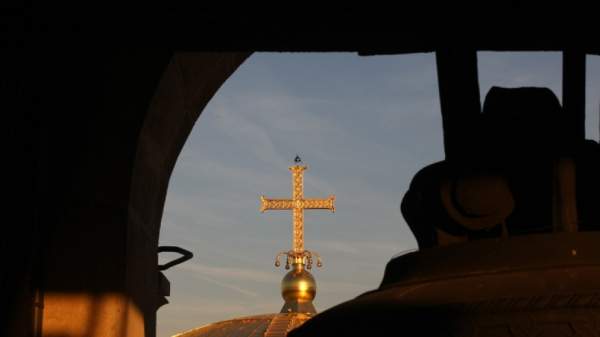 Услышьте колокола патриаршего кафедрального собора Святого Александра Невского