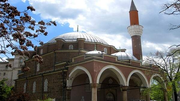 В центре Софии мирно сосуществуют храмы разных религий