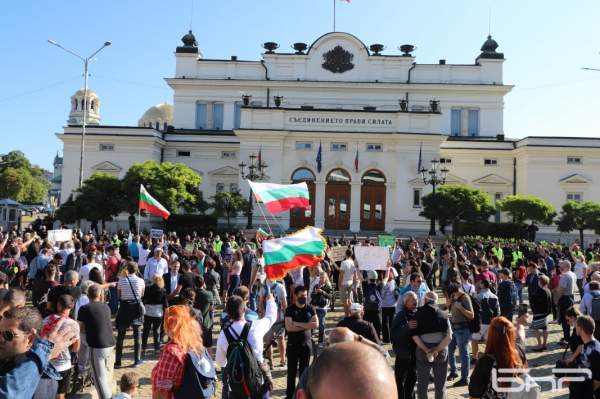 «С нас хватит!» – лейтмотив протестов в Болгарии