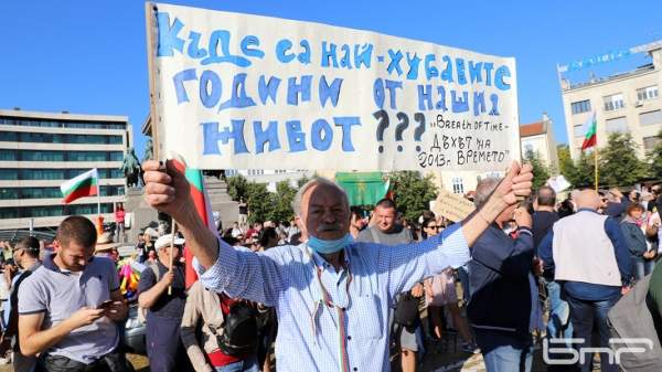 «С нас хватит!» – лейтмотив протестов в Болгарии