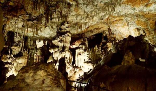 Родопская пещера Добростански бисер – хит среди туристов