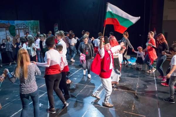 С Болгарией в сердце болгары за рубежом отмечают День независимости
