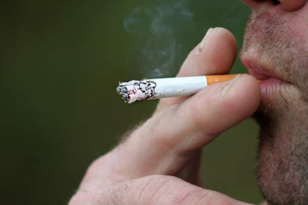 Курение и грязный воздух повышают риск при Covid-19
