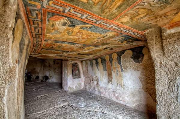 Ученые пытаются разгадать тайны подземного скального города на Святой Горе