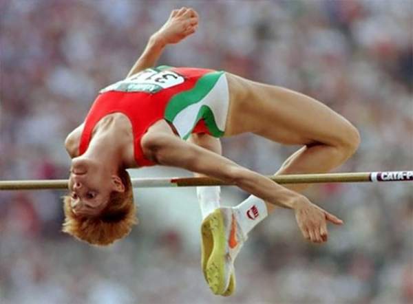 Королева в прыжках в высоту празднует 25 лет своего олимпийского золота