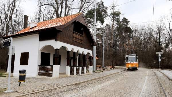 Сказочный лесной домик на трамвайной остановке «Вишневая» в Софии будет делиться воспоминаниями о прошлом