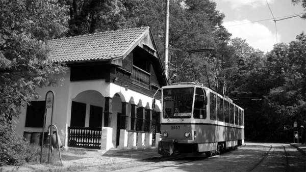 Сказочный лесной домик на трамвайной остановке «Вишневая» в Софии будет делиться воспоминаниями о прошлом