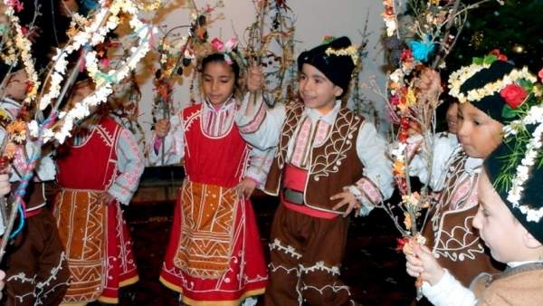 Вот как сурвакарская традиция может объединить болгар и иностранцев
