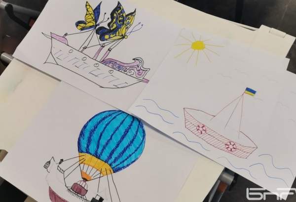 Дети из Болгарии и Украины вместе нарисовали свой "Кораблик мира" в Бургасе