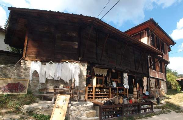 Смотры и фестивали преображают жизнь в небольших населенных пунктах Болгарии