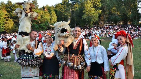 Жеравна приглашает на фестиваль болгарского народного костюма