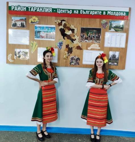 Продолжение сотрудничества Тараклии и Габрово: Предприниматель подарил народные костюмы болгарским коллективам