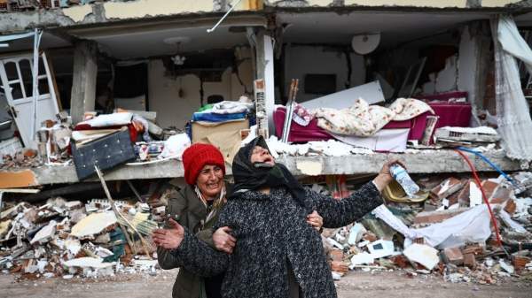 Боль, страх, скудная информация: очевидцы описывают ситуацию в пострадавших от землетрясения районах Турции