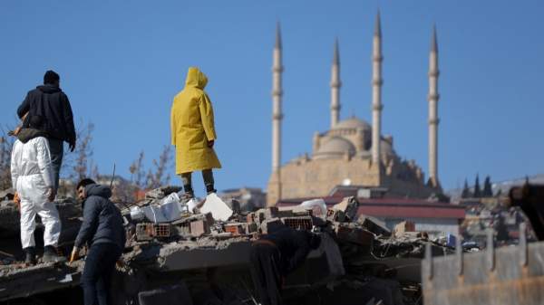 Боль, страх, скудная информация: очевидцы описывают ситуацию в пострадавших от землетрясения районах Турции