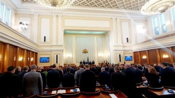 Новые досрочные выборы в Болгарии пройдут на фоне исключительно низкого доверия к партиям и их лидерам