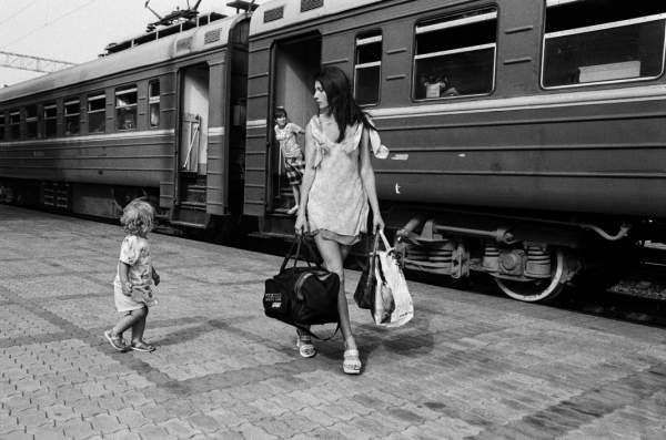 "Долгий путь" – фотовыставка Ванессы Уиншип и Джорджа Георгиу в Софии