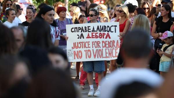 Продолжаются гражданские протесты против насилия над женщинами