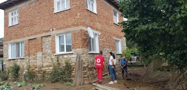 Болгария утопает в скорби по жертвам большого наводнения