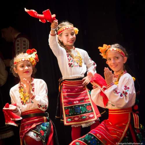 Для болгар за рубежом фольклорные коллективы - как частица Родины