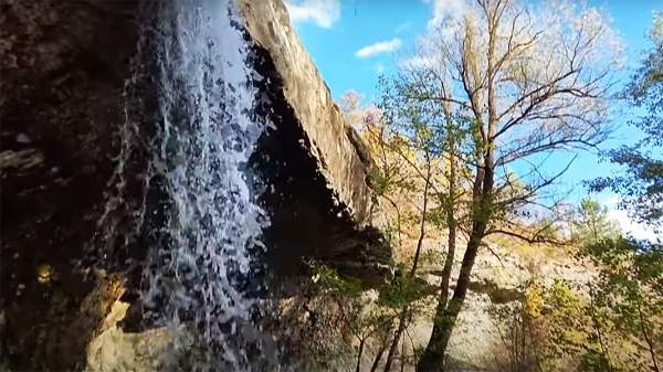 Под брызгами водопада Гюрлек в Восточных Родопах