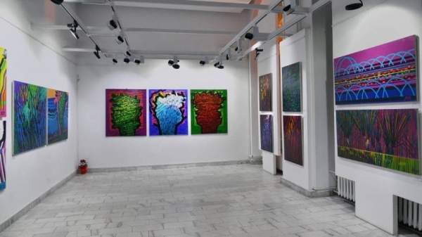 Выставка художника Велина Динева собирает его почитателей в Сливене