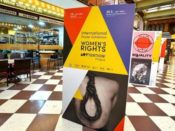 Болгарка организует международную выставку плакатов о правах женщин в Праге
