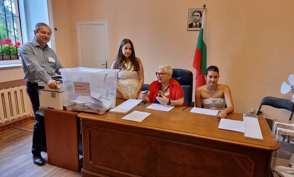 Антисистемное голосование из-за границы и как 18-летняя Сильвия проголосовала впервые