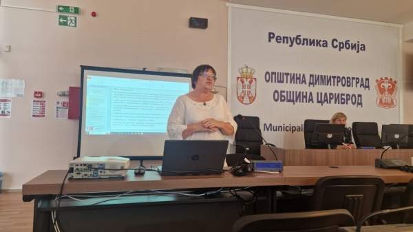 Ученые и лингвисты провели в Цариброде форум, посвященный значимым для истории болгарам из Сербии