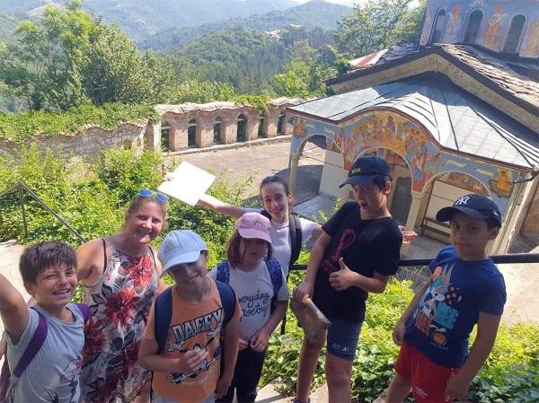 "Мое болгарское лето" ведет детей болгар за рубежом в прекрасные уголки Болгарии