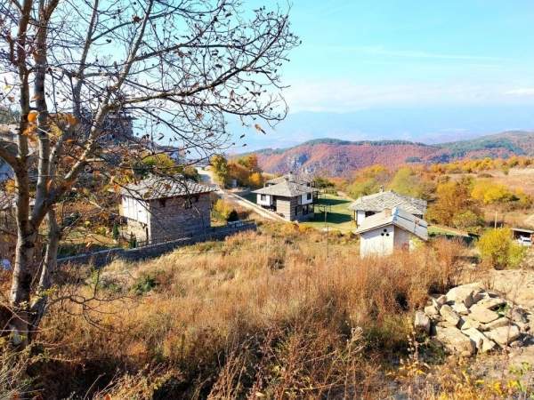 Осенняя прогулка по мощенным улочкам села Лештен